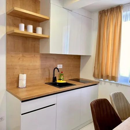 Ris Apartment *