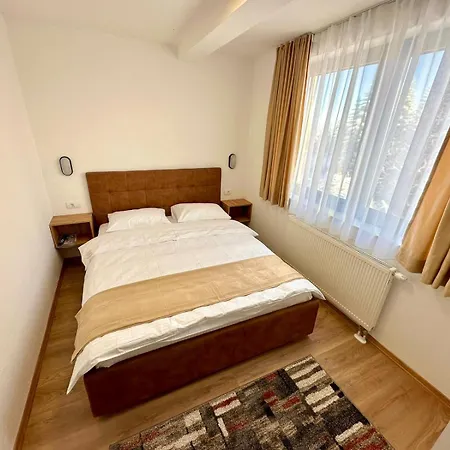 Ris Apartment *