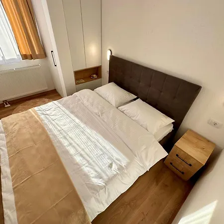 Ris Apartment *
