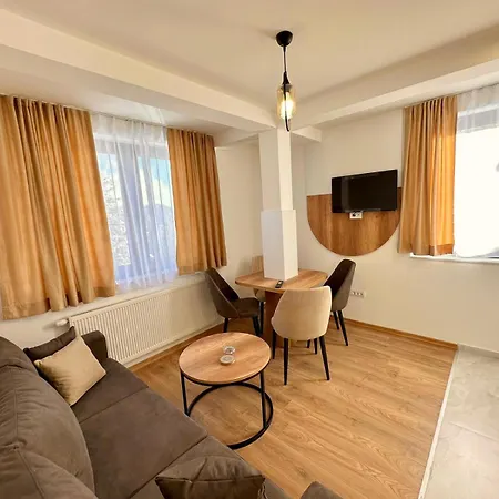 Ris Apartment *